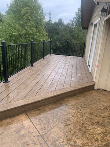 Millboard Weathered Oak Vintage Deck with Fortress Iron rail